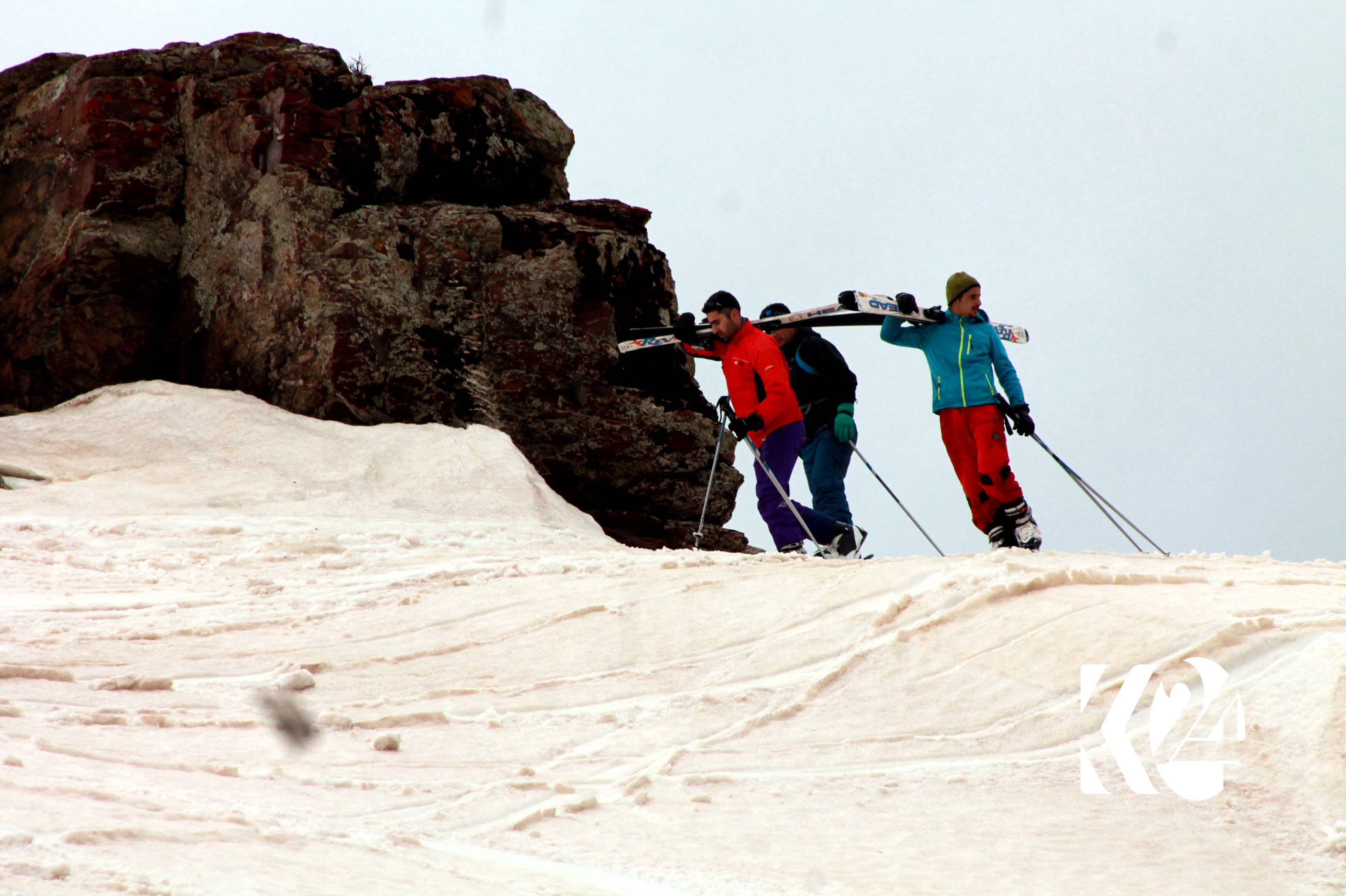 بە وێنە.. فێستیڤاڵی بەفر لە حاجی ئۆمەر